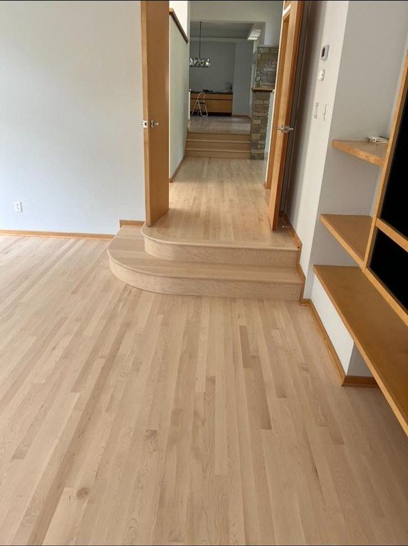 Maple floor with rounded landing steps